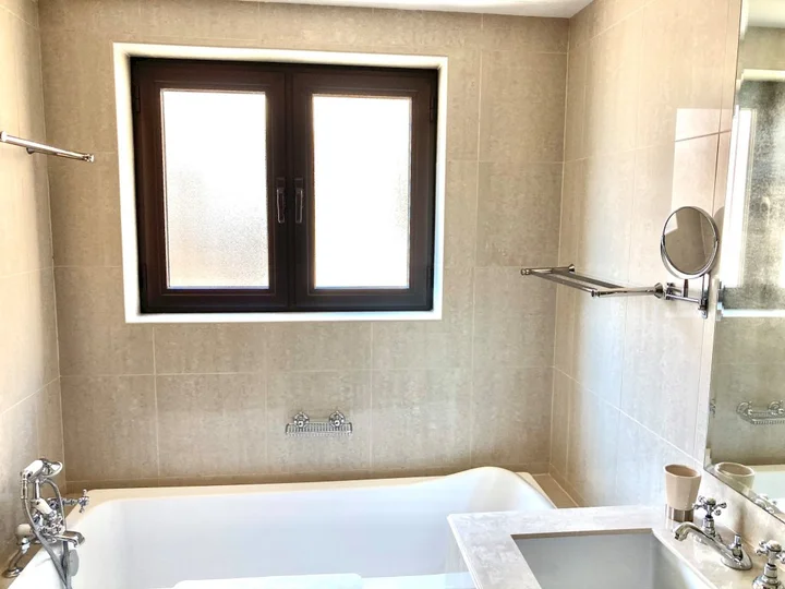 Дубай: Luxurious Stay in Dubai Downtown