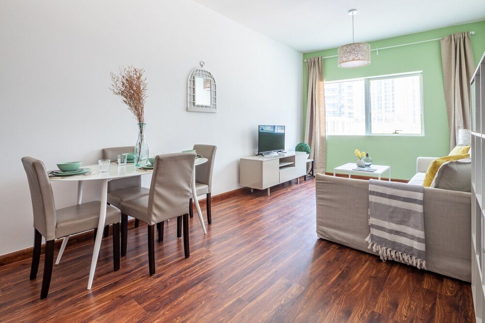 Дубай: Minutes From Beach! Bright 1BR in Dubai Marina!