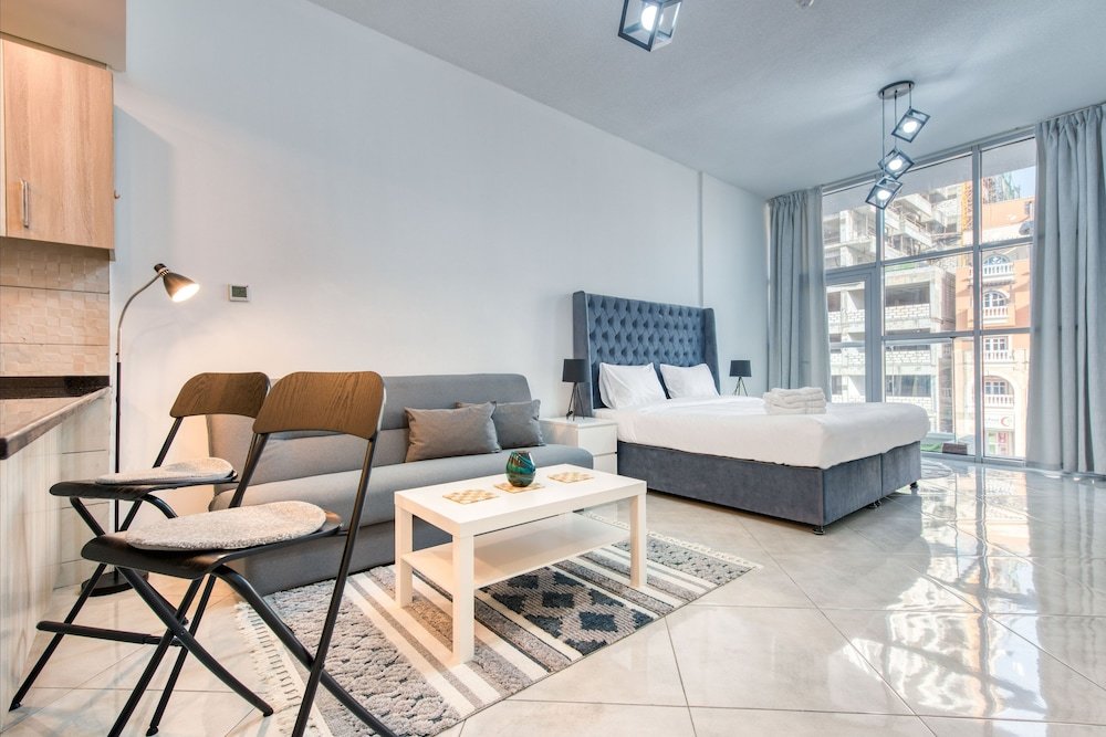Дубай: Chaima Elegantly Furnished Brand New With Balcony