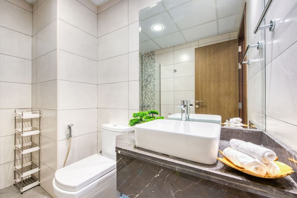 Дубай: Chaima Elegantly Furnished Brand New With Balcony