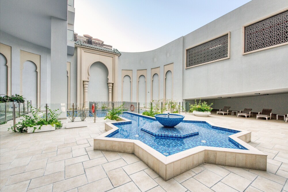 Дубай: Chaima Elegantly Furnished Brand New With Balcony