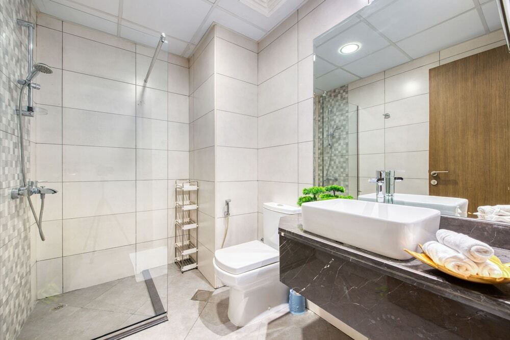 Дубай: Chaima Elegantly Furnished Brand New With Balcony