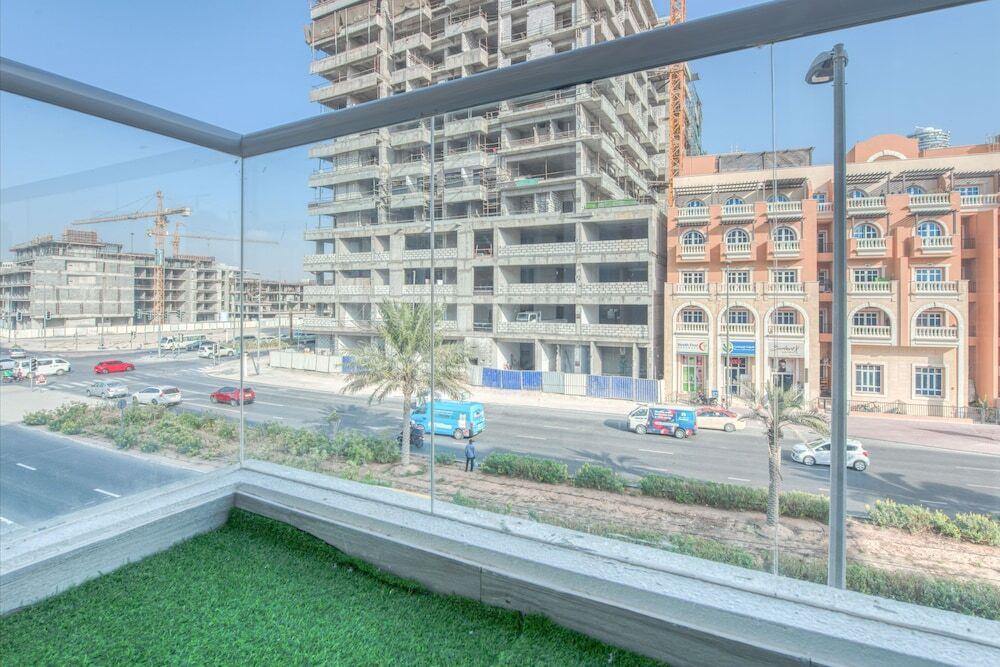 Дубай: Chaima Elegantly Furnished Brand New With Balcony