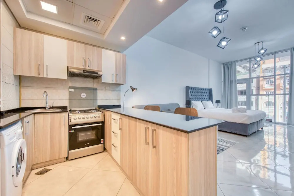 Дубай: Chaima Elegantly Furnished Brand New With Balcony