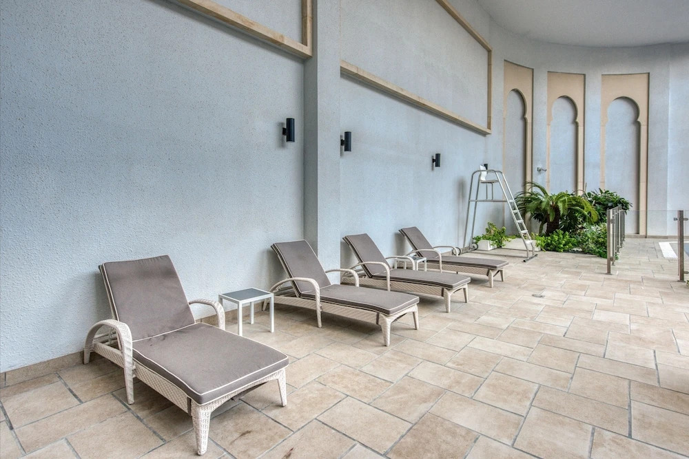 Дубай: Chaima Elegantly Furnished Brand New With Balcony