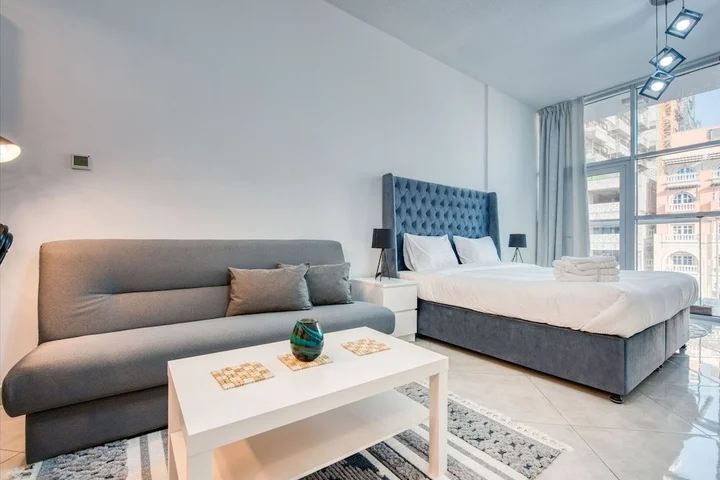 Дубай: Chaima Elegantly Furnished Brand New With Balcony