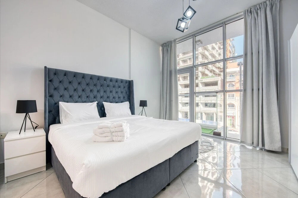 Дубай: Chaima Elegantly Furnished Brand New With Balcony