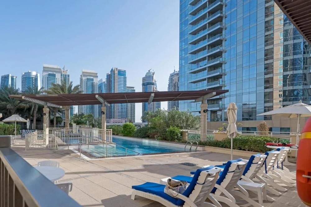 Дубай: Maison Privee - Stunning Waterfront Apt w/ Marina View nxt to Beach