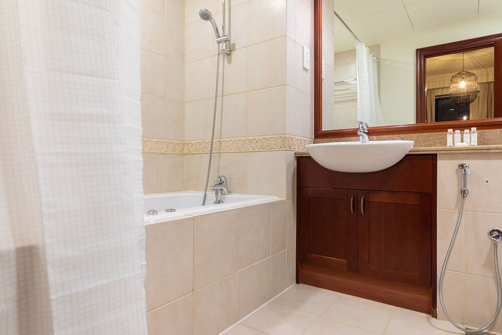 Дубай: Maison Privee - Stunning Waterfront Apt w/ Marina View nxt to Beach