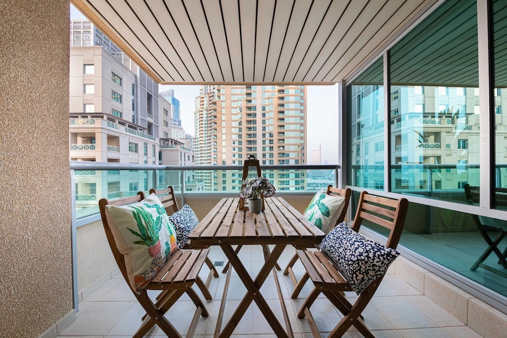 Дубай: Maison Privee - Stunning Waterfront Apt w/ Marina View nxt to Beach