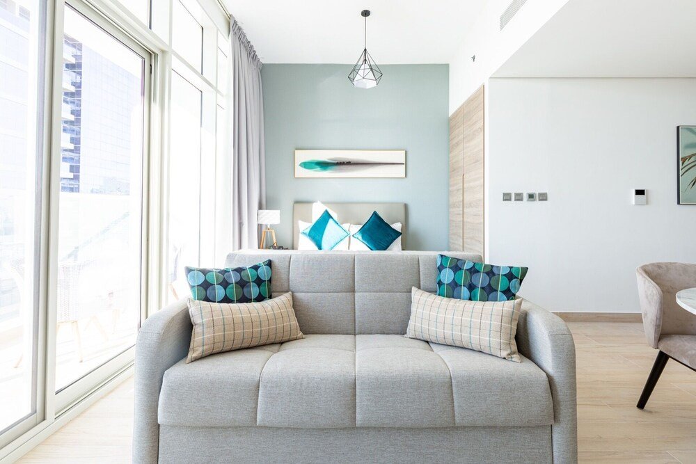 Дубай: Spacious & Ornate Studio Apartment in the Famous Dubai Marina!