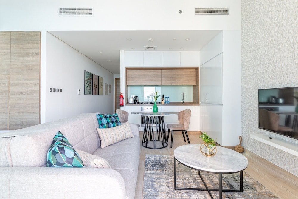 Дубай: Spacious & Ornate Studio Apartment in the Famous Dubai Marina!