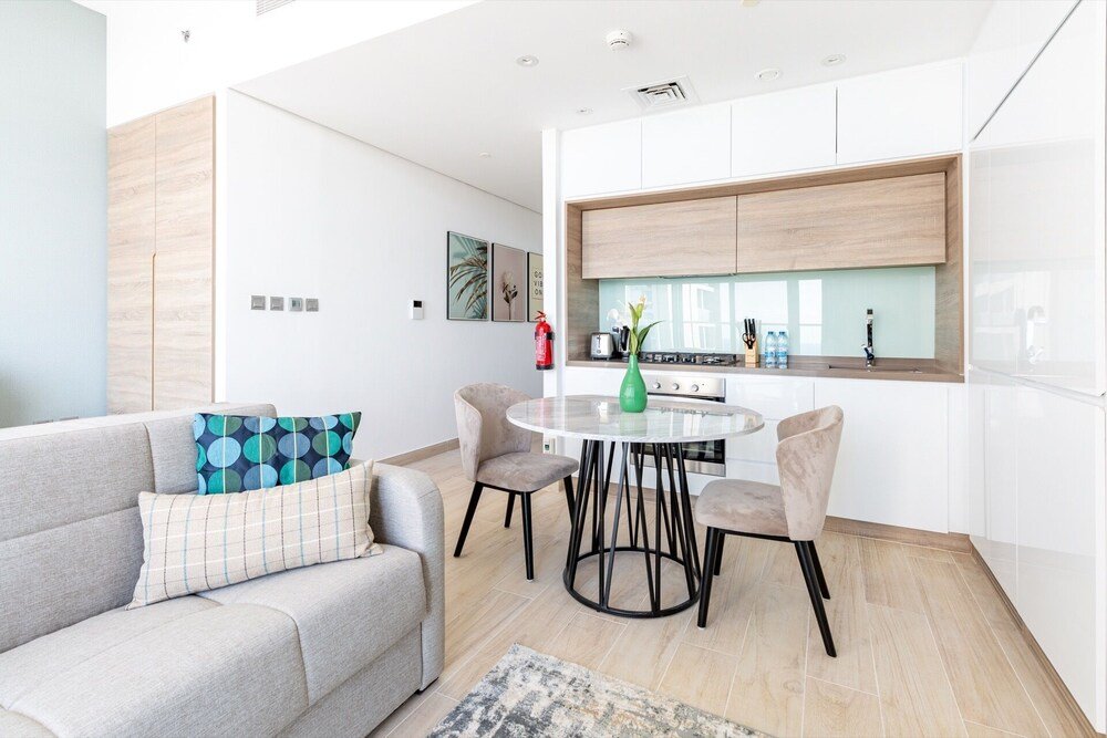 Дубай: Spacious & Ornate Studio Apartment in the Famous Dubai Marina!