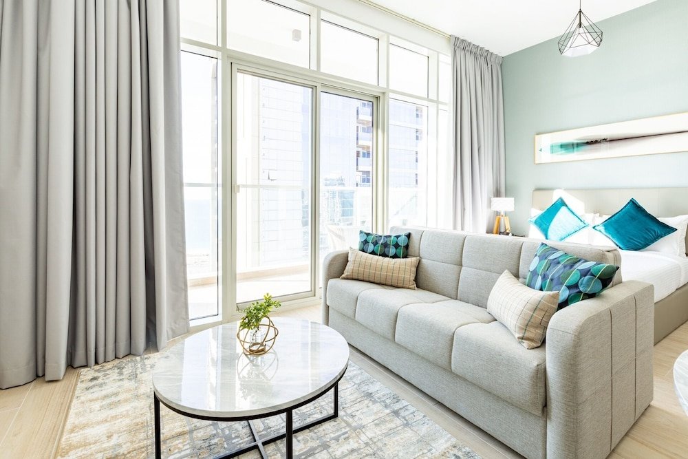 Дубай: Spacious & Ornate Studio Apartment in the Famous Dubai Marina!