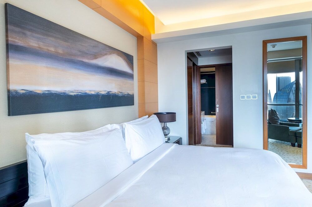 Дубай: Luxury residence at Fashion Avenue Dubai Mall