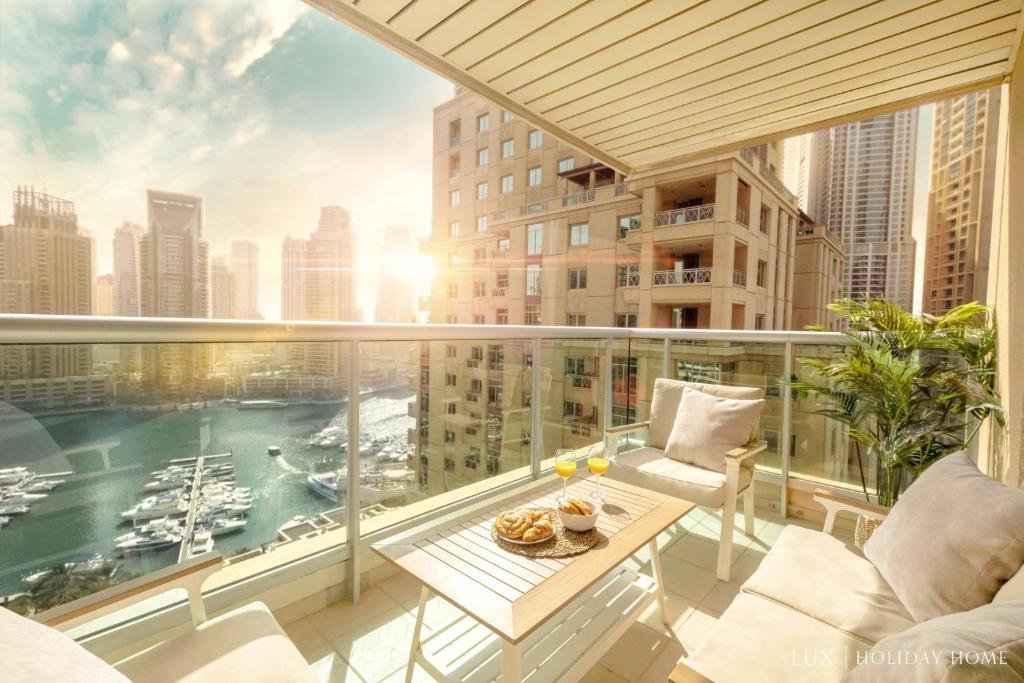 Дубай: LUX - Ultimate Marina View Deluxe Suite