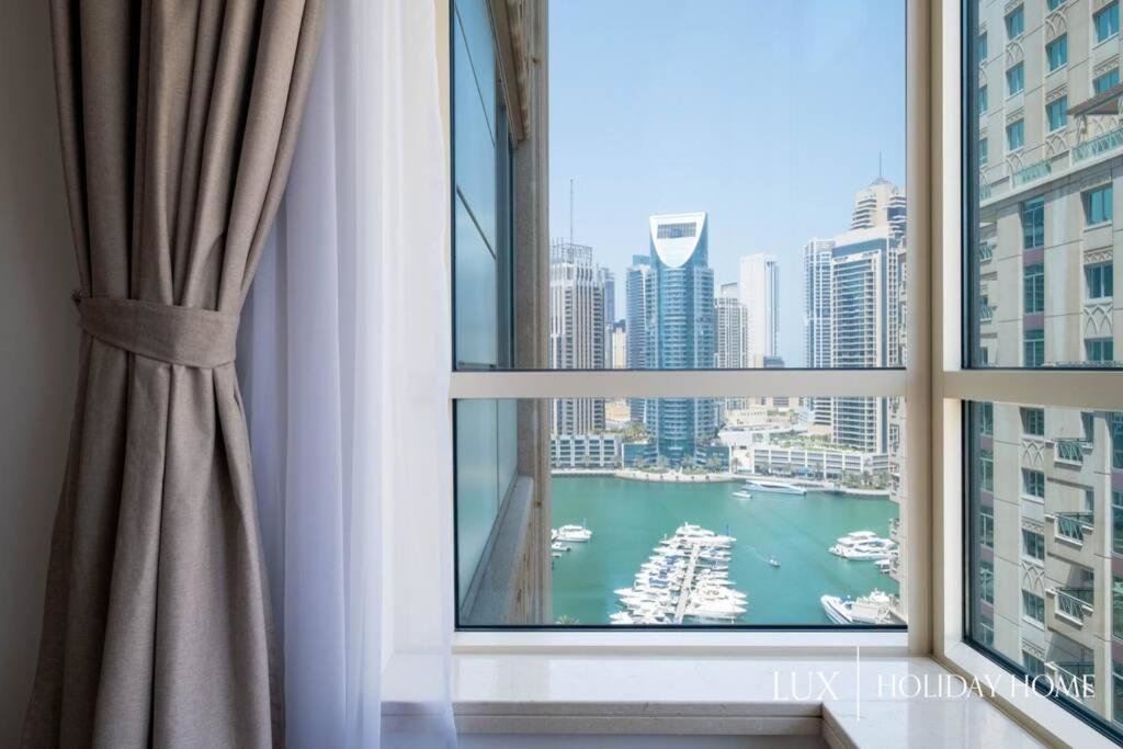 Дубай: LUX - Ultimate Marina View Deluxe Suite