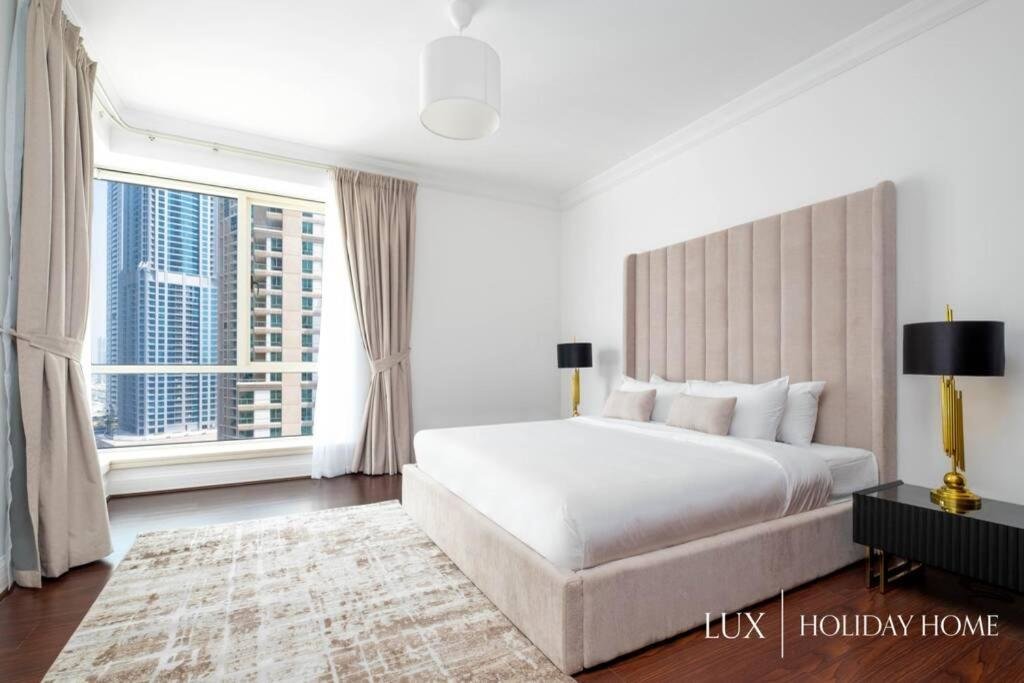 Дубай: LUX - Ultimate Marina View Deluxe Suite