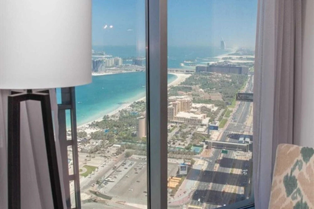 Дубай: Frank Porter - Cayan Tower