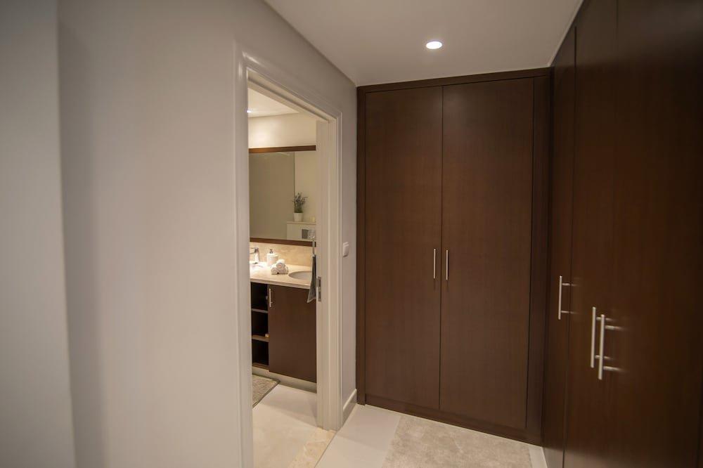 Дубай: Elegant Apt With Balcony Minutes from Burj Khalifa