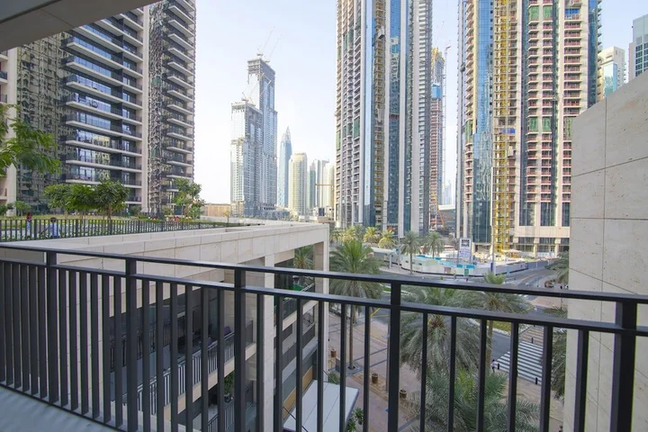 Дубай: Elegant Apt With Balcony Minutes from Burj Khalifa