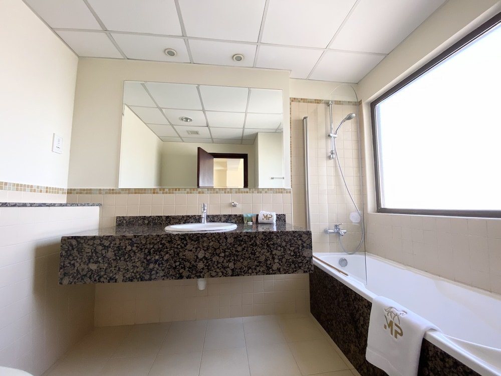 Дубай: Modern 2BR Apartment with views close to JBR Beach