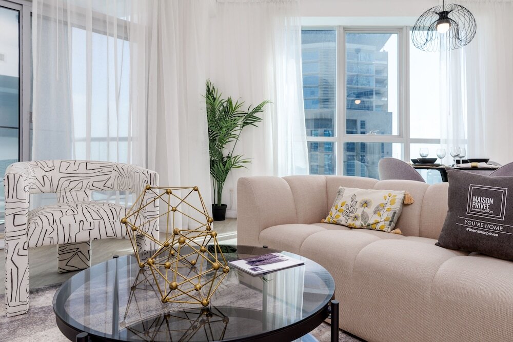 Дубай: Maison Privee - Modern Urban Retreat in the Heart of Dubai Marina