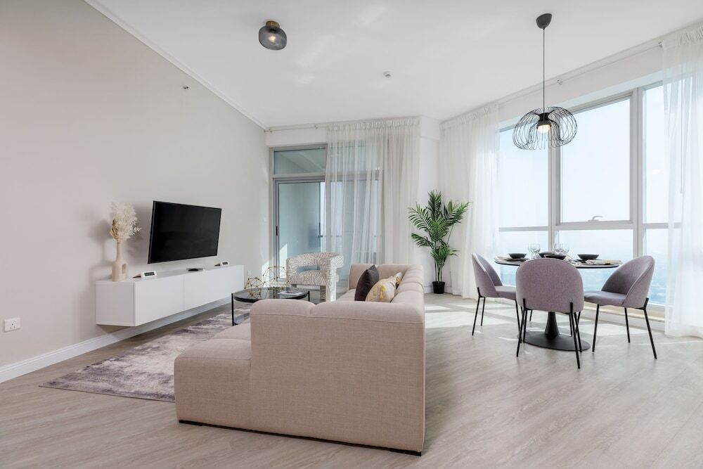 Дубай: Maison Privee - Modern Urban Retreat in the Heart of Dubai Marina