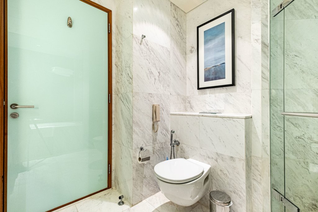 Дубай: Spacious Studio Partial Burjview at The Address Dubai Mall