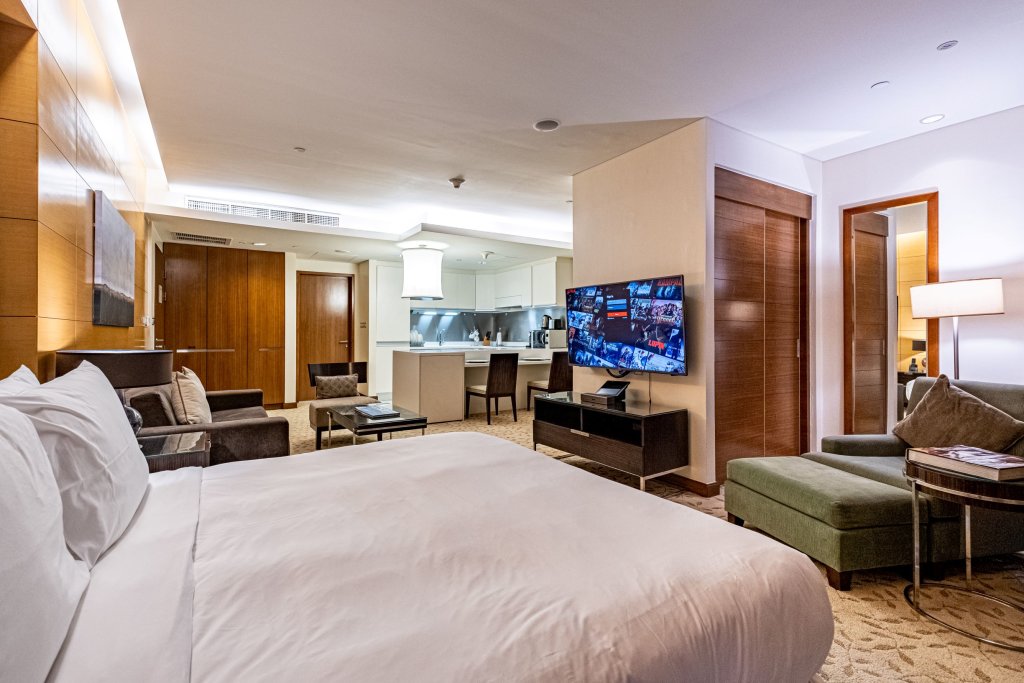 Дубай: Spacious Studio Partial Burjview at The Address Dubai Mall