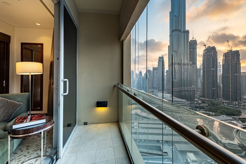 Дубай: Spacious Studio Partial Burjview at The Address Dubai Mall