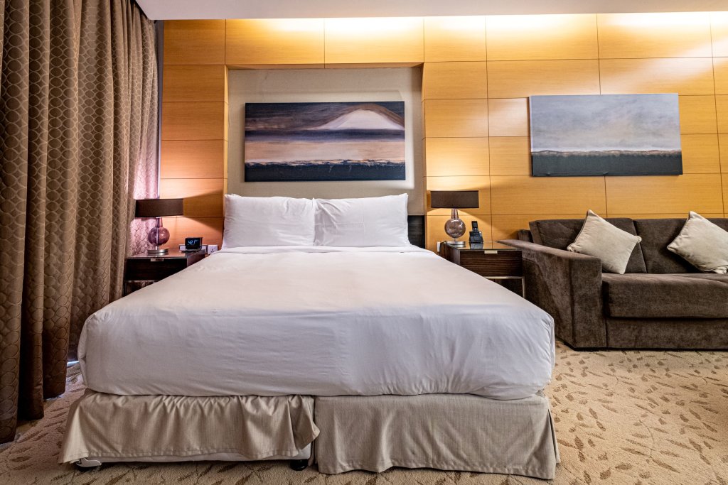 Дубай: Spacious Studio Partial Burjview at The Address Dubai Mall