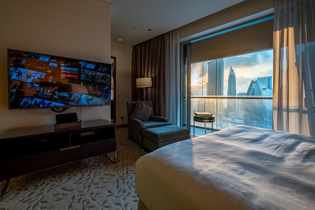 Дубай: Spacious Studio Partial Burjview at The Address Dubai Mall
