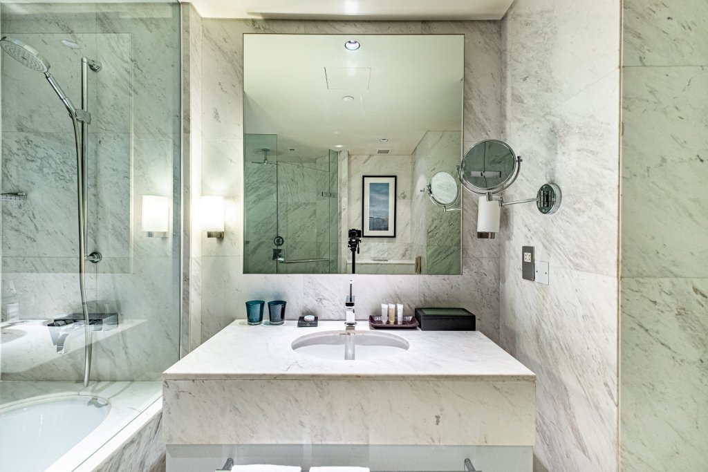 Дубай: Spacious Studio Partial Burjview at The Address Dubai Mall