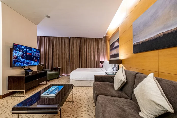 Дубай: Spacious Studio Partial Burjview at The Address Dubai Mall