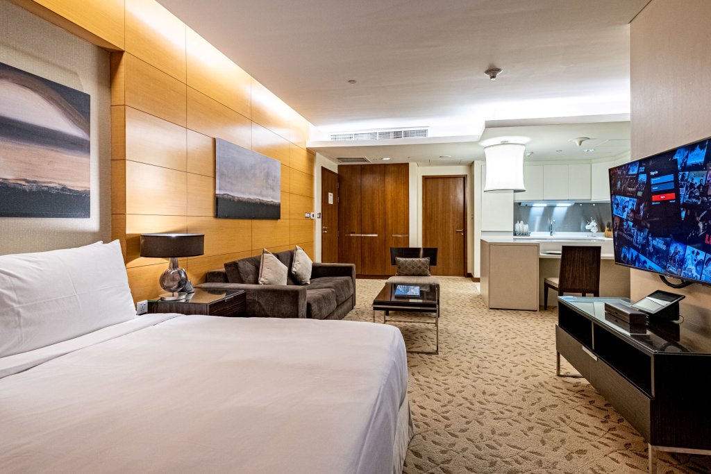 Дубай: Spacious Studio Partial Burjview at The Address Dubai Mall
