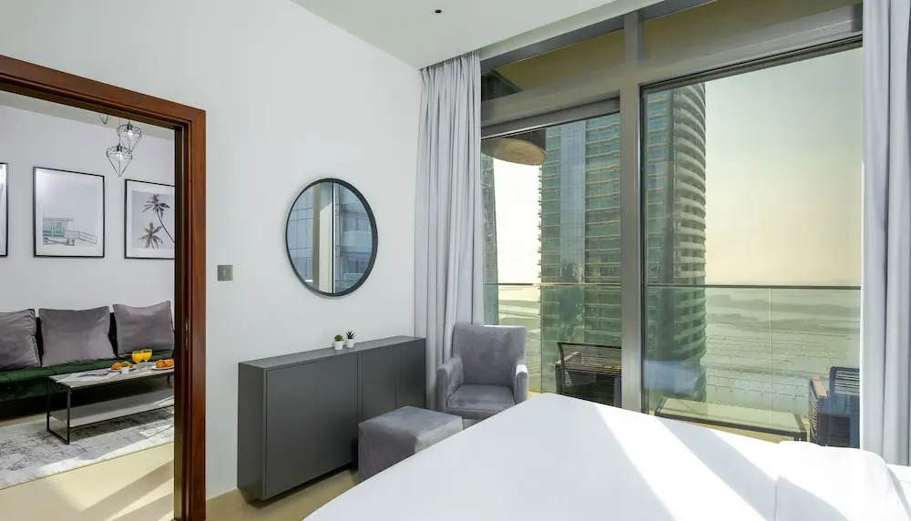 Дубай: LUX Holiday Home - Marina Gate 1