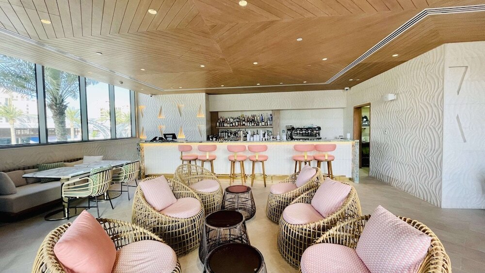 Дубай: LUX Iconic Views at The Palm Tower 6