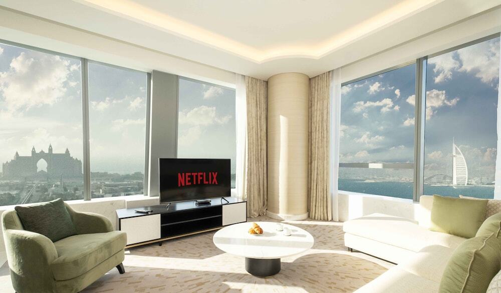 Дубай: LUX Iconic Views at The Palm Tower 6