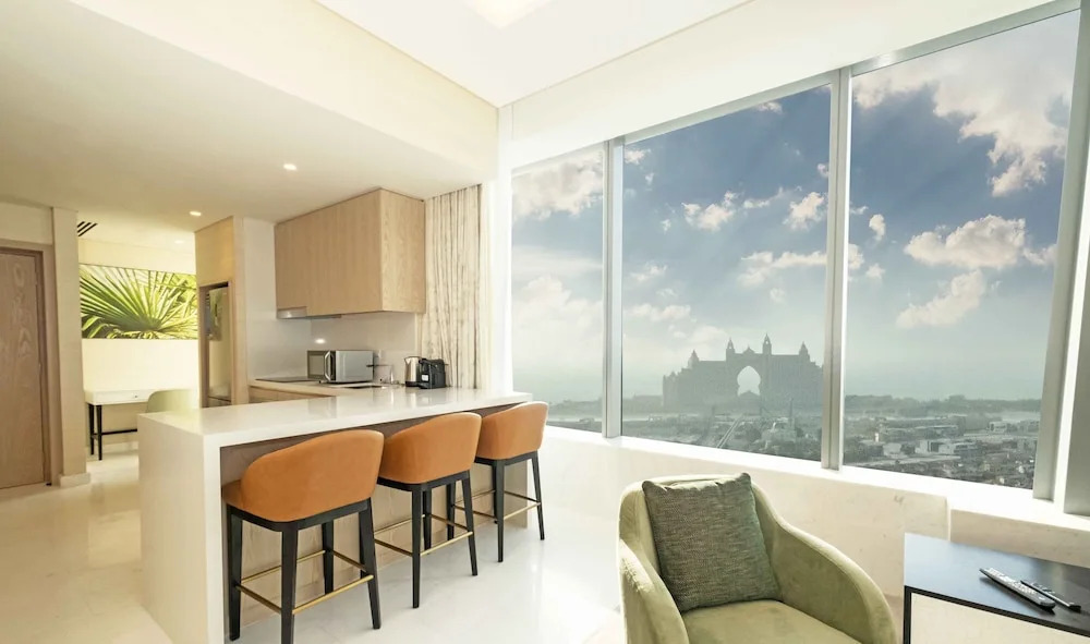 Дубай: LUX Iconic Views at The Palm Tower 6