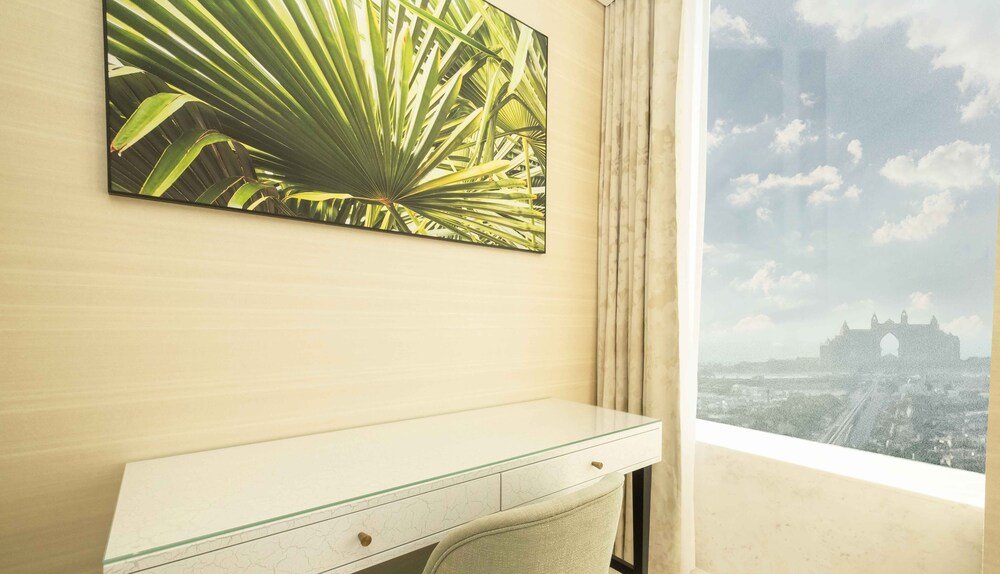 Дубай: LUX Iconic Views at The Palm Tower 5