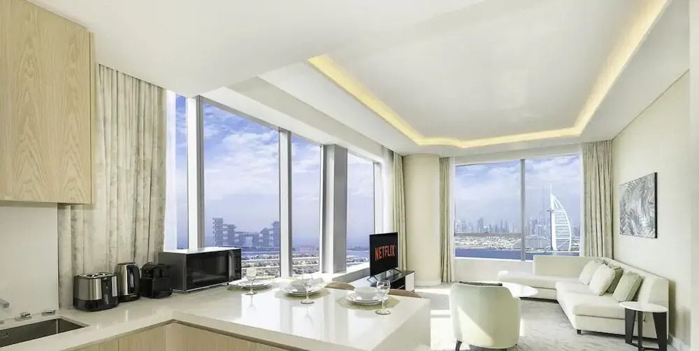 Дубай: LUX Iconic Views at The Palm Tower 5