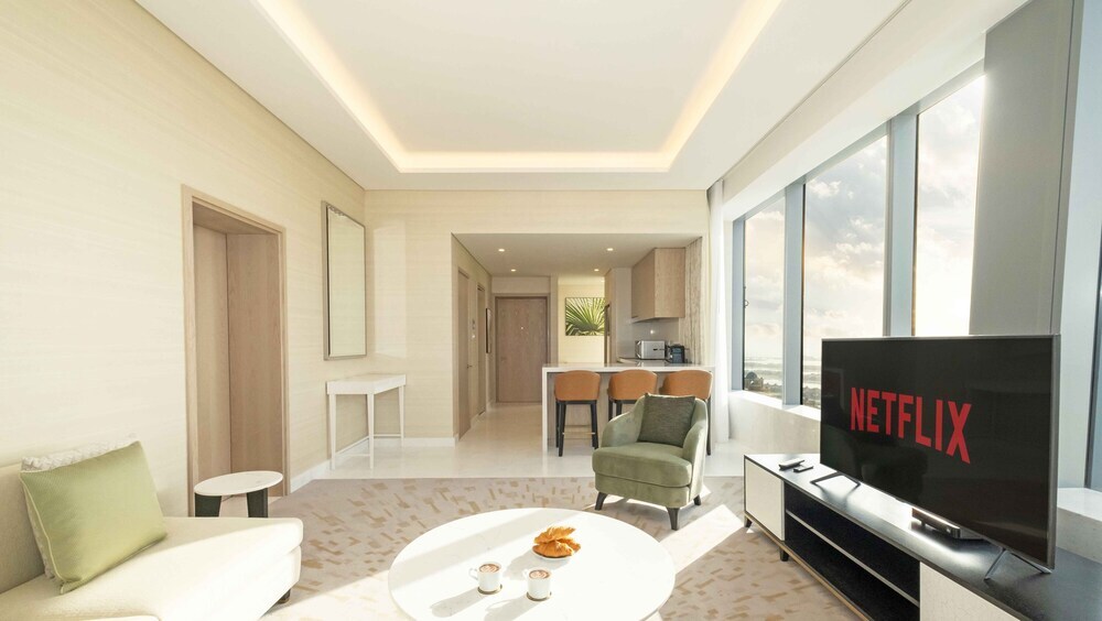 Дубай: LUX Iconic Views at The Palm Tower 5