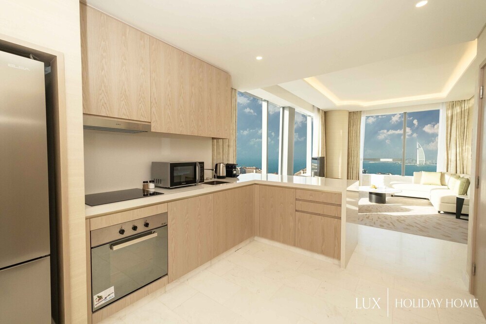 Дубай: LUX Iconic Views at The Palm Tower 5