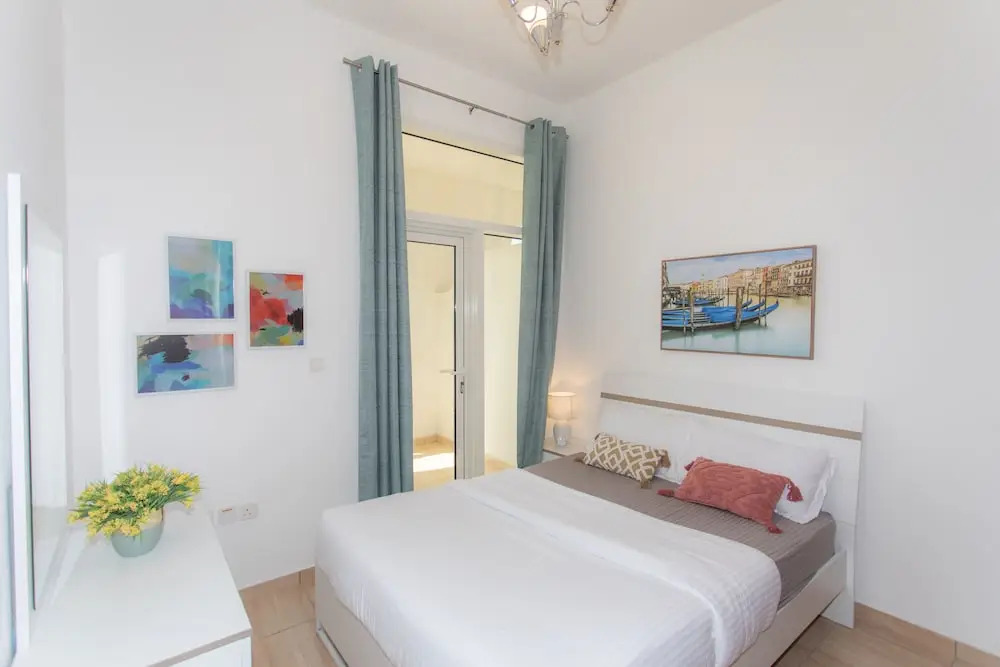 Дубай: Lively apt near Dubai Sports City
