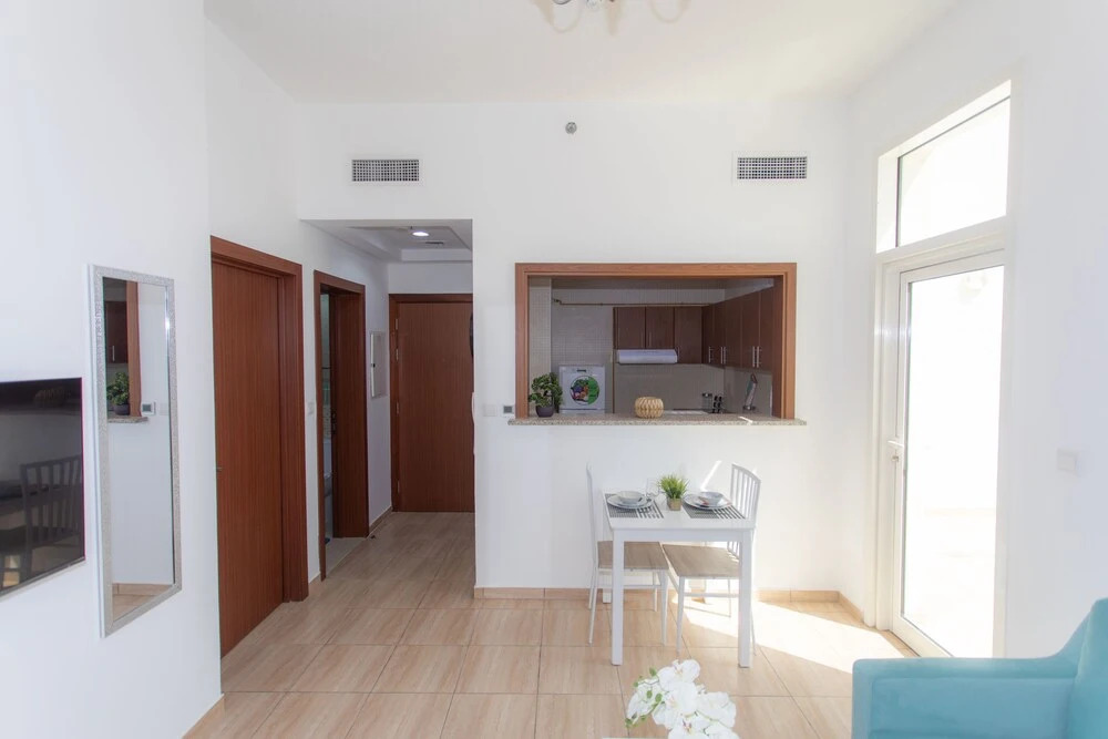 Дубай: Lively apt near Dubai Sports City
