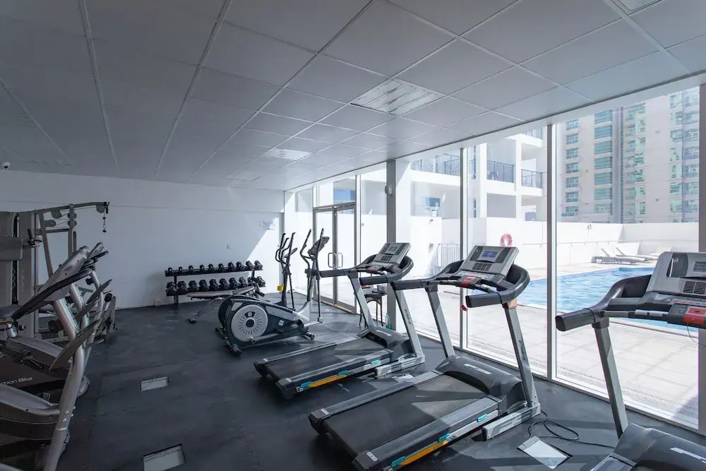 Дубай: Lively apt near Dubai Sports City
