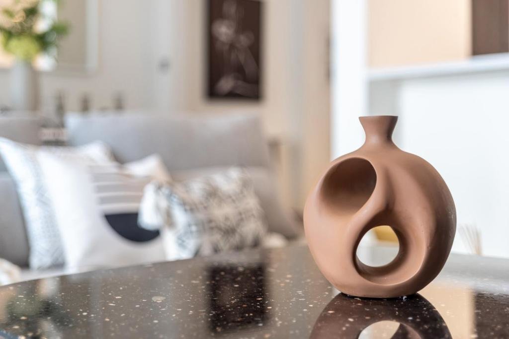 Дубай: EDEN'S Homes & Villas - Millennium Atria Residences