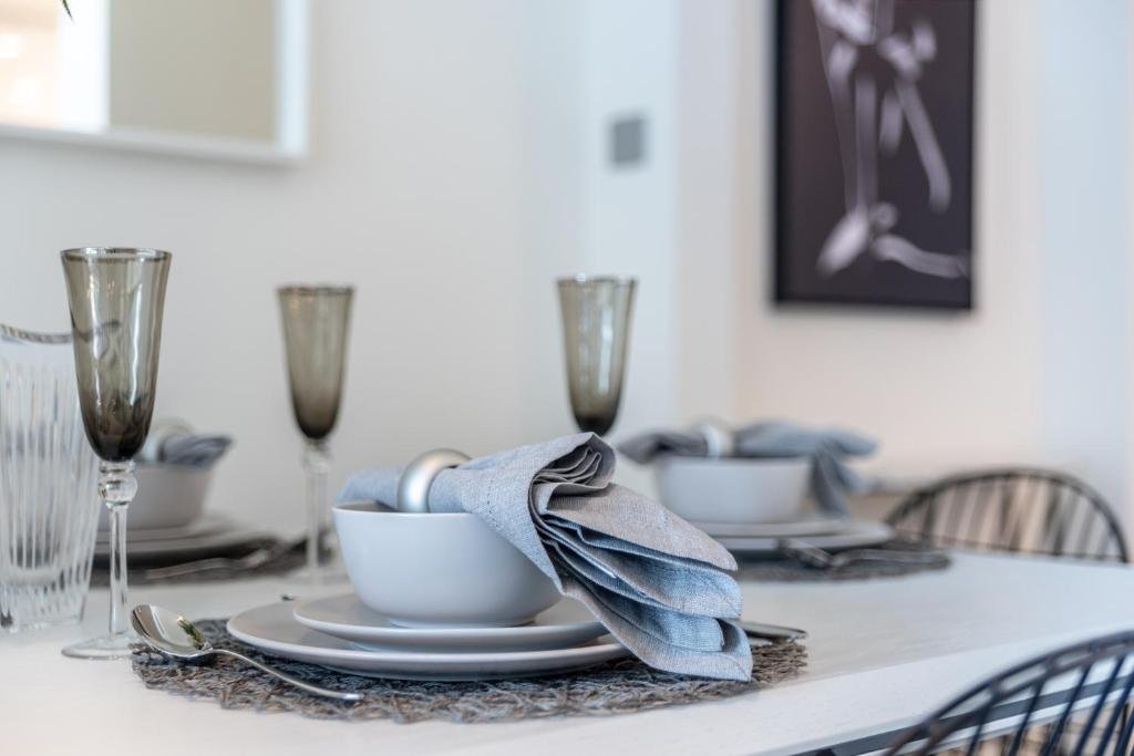 Дубай: EDEN'S Homes & Villas - Millennium Atria Residences