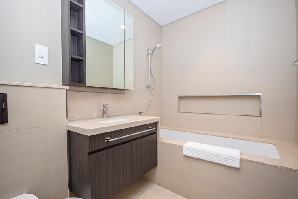 Дубай: Luxurious Downtown Views With Dubai Mall Access